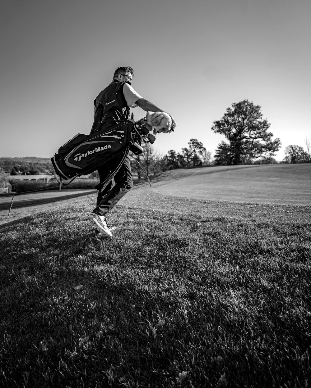 Steve Thomas walking the golf course with his bag
